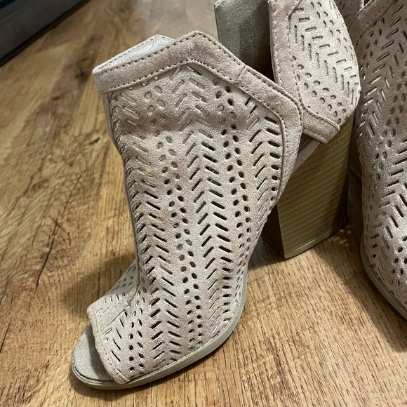 Charlotte Russe Tan Heeled Open Toe Booties - Picture 9 of 11